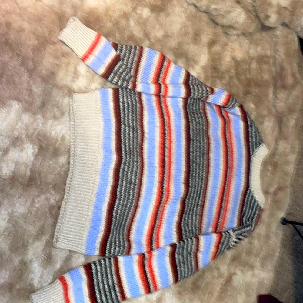 Im selling a zara sweater which is multi colores